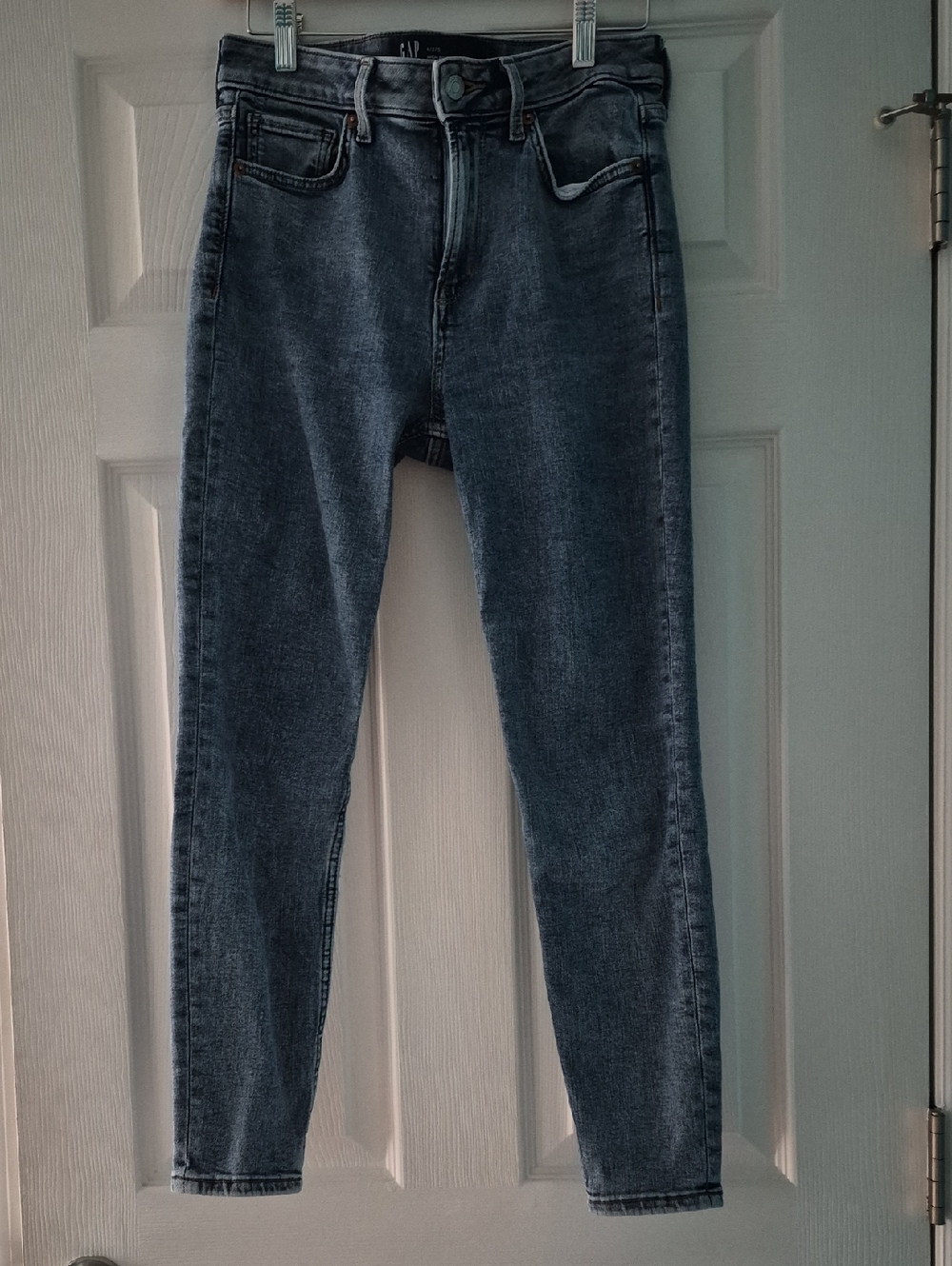GAP Women's Skinny Jeans in Dark Washed Blue